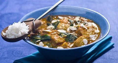 recipe image Caril de peru com espinafres e amêndoas