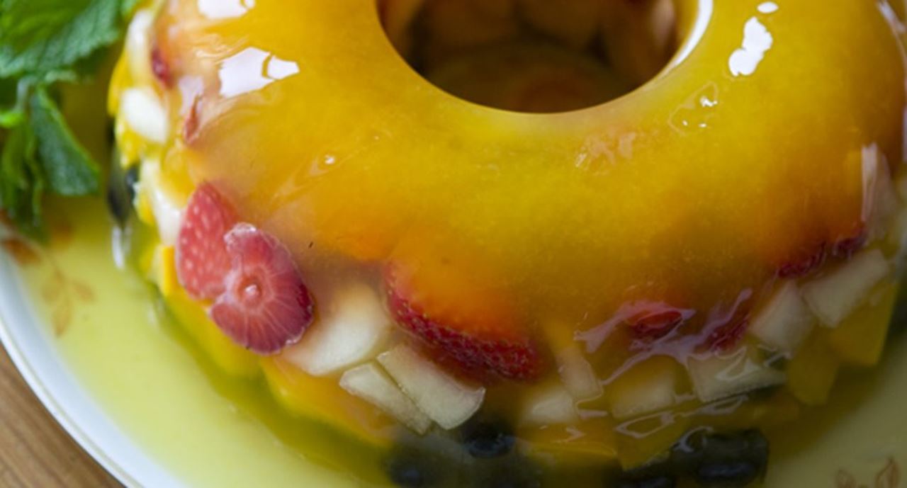 recipe image Taças de fruta com gelatina de laranja