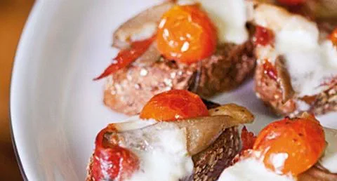 recipe image Bruschettas de pleurotos com tomate cereja e mozarrella fresco