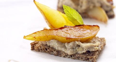 recipe image Tapas de queijo azul com nozes e pêra caramelizada