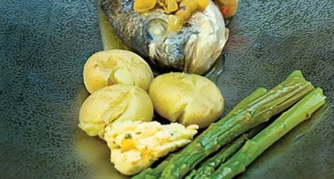 recipe image Douradas aromáticas com espargos
