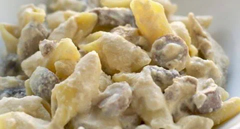 recipe image Penne com molho de cogumelos e salsichas