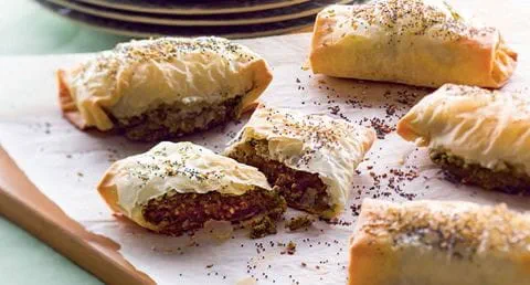 recipe image Pastéis de filo com espinafres e alheira