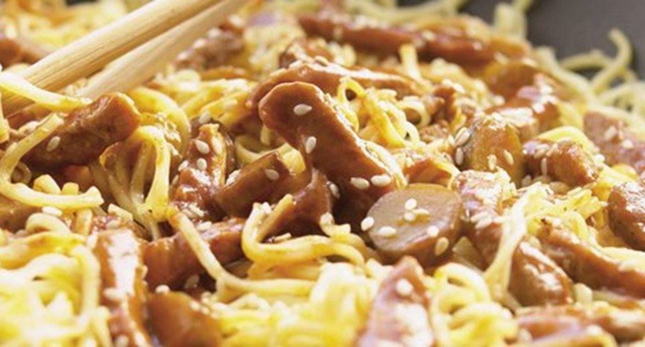 recipe image Tiras de porco picantes com noodles