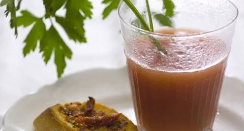 recipe image Creme gelado de tomate e pepino com tostas de alho