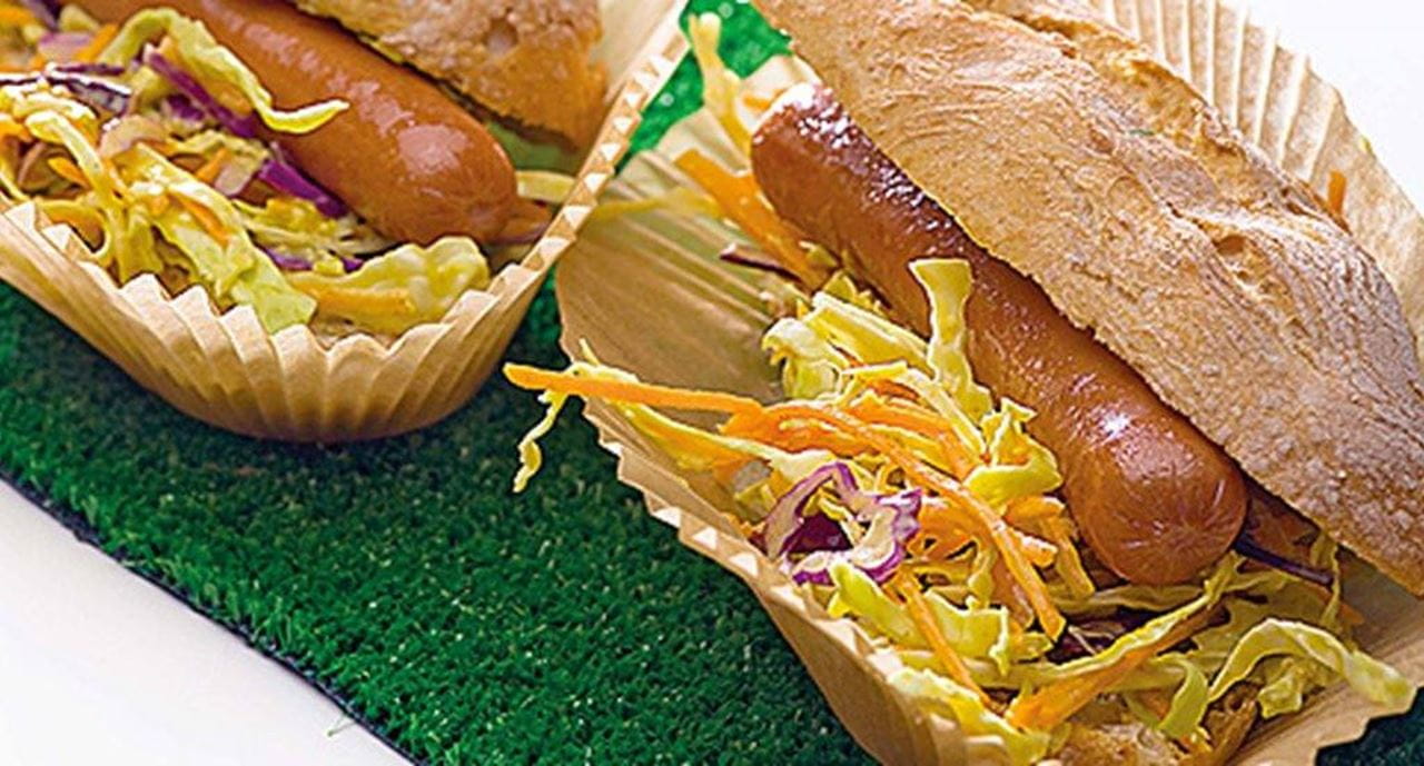 recipe image Cachorros quentes com juliana de couve em molho de caril