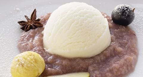 recipe image Creme morno de frutos de Outono com gelado de baunilha