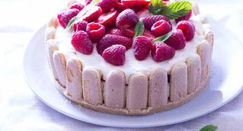 recipe image Charlotte de frutos vermelhos com mascarpone