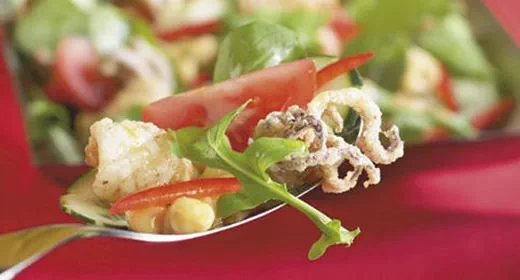 recipe image Salada de Verão com Lulas Crocantes