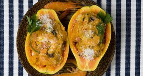 recipe image Papaia recheada com farofa e camarão