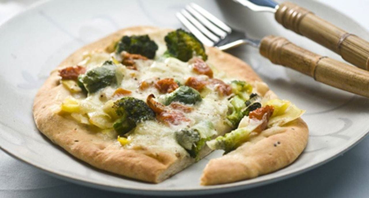 recipe image Pão naan com brócolos e mozzarella