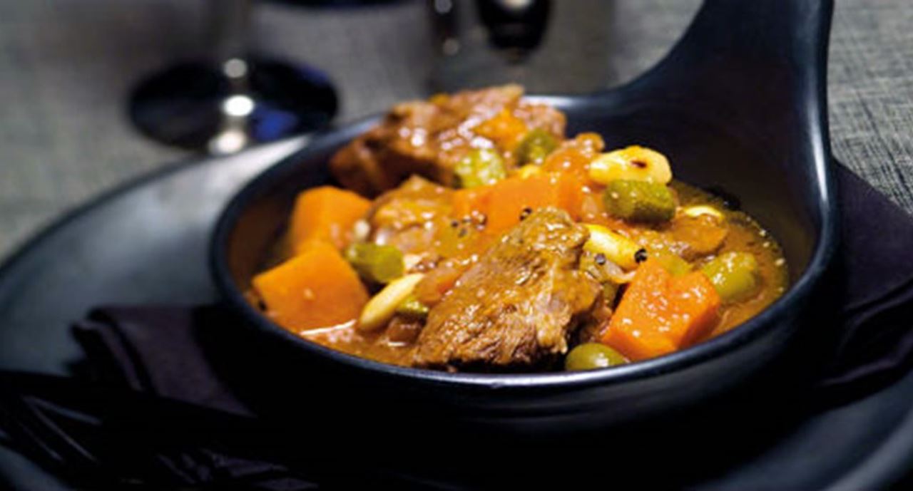 recipe image Estufado de vitela com azeitonas verdes e amêndoas