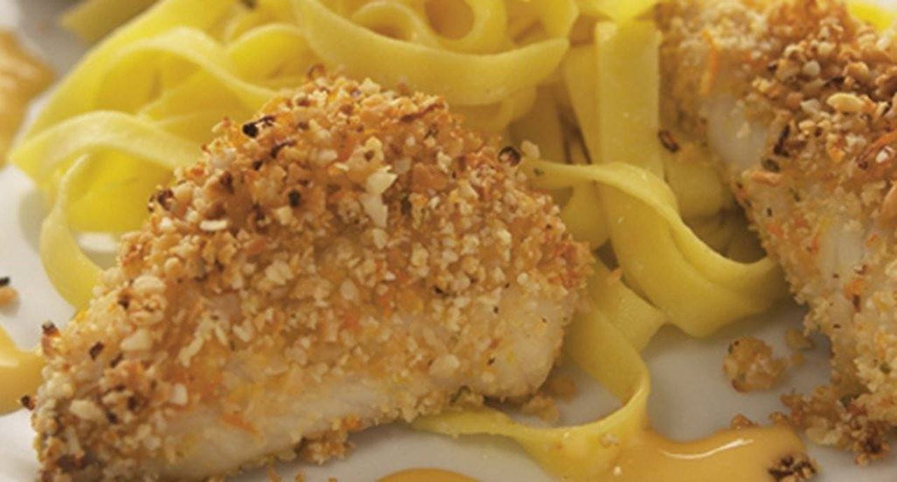 recipe image Medalhões de tamboril em crosta de citrinos e frutos secos