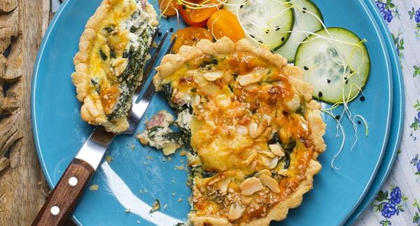 recipe image Miniquiches de ricotta com bacon e espinafres