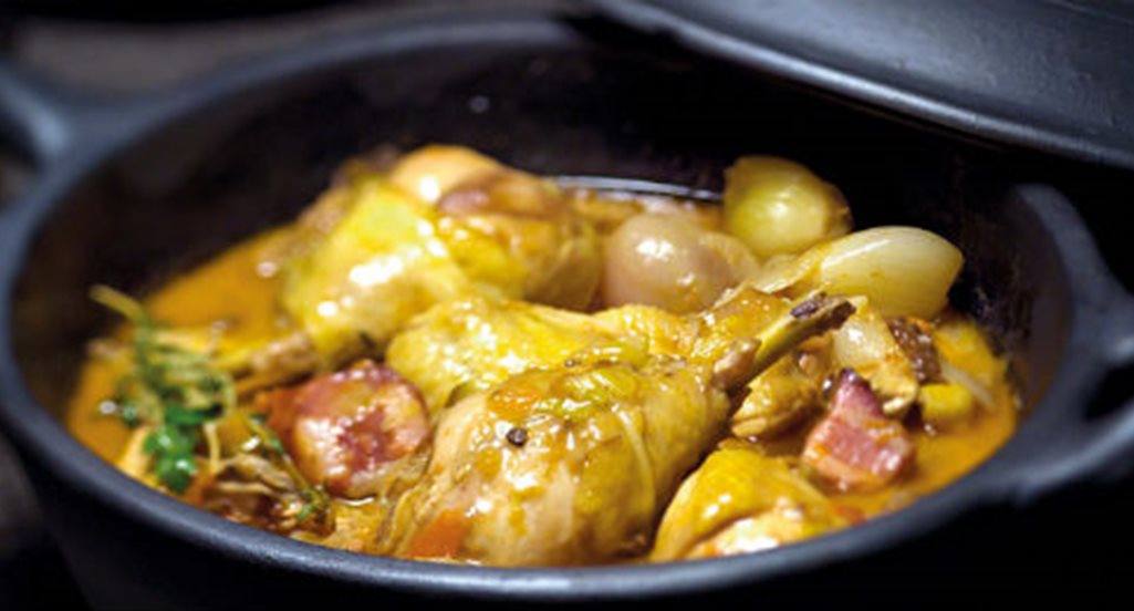 recipe image Frango na púcara com cebolinhas e ameixas secas