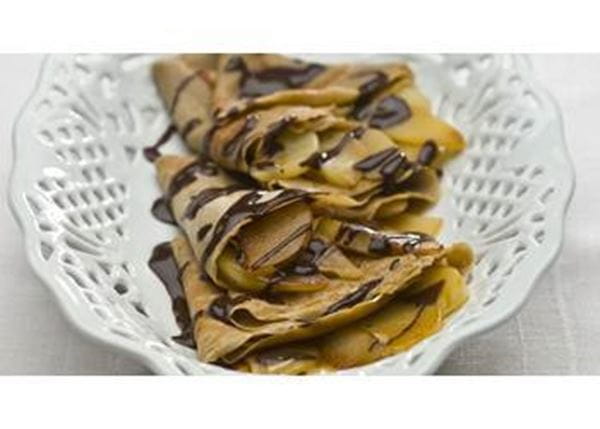 recipe image Crepes de chocolate com peras caramelizadas