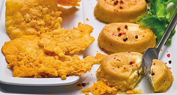recipe image Pudins de ricotta com crocante de queijo da Ilha
