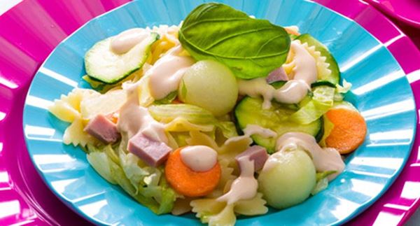 recipe image Salada fria de laços com fiambre e meloa