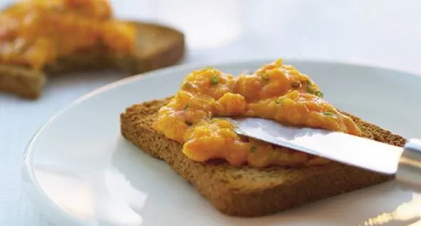 recipe image Gemada morna de salmão fumado servida com shot de vodka