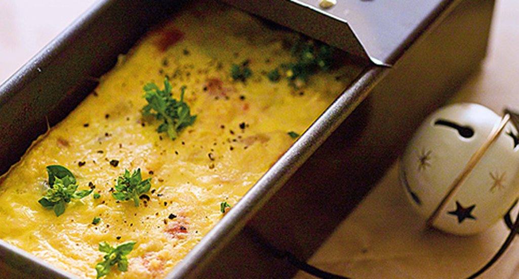 recipe image Bacalhau sobre fatia dourada com migas de castanha e caldo verde
