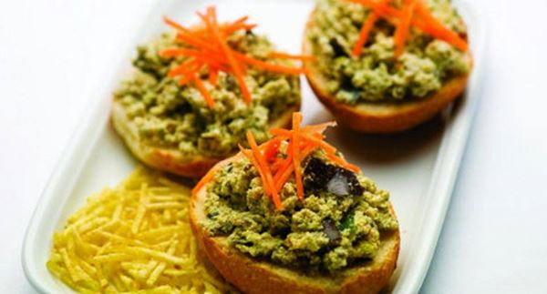 recipe image Sanduiches com pasta exótica de legumes com tofu