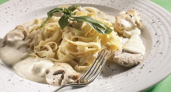 recipe image Massa Fresca com Frango e Molho de Queijo