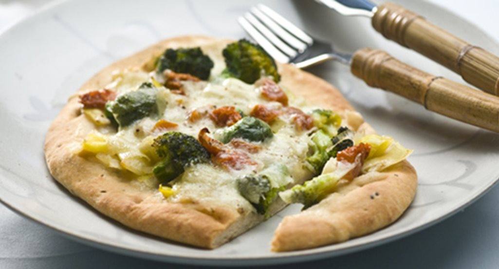 recipe image Pão naan com brócolos e mozzarella